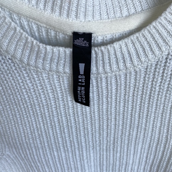 Design Lab Lord and Taylor White Sleeveless Sweater - Picture 2 of 2